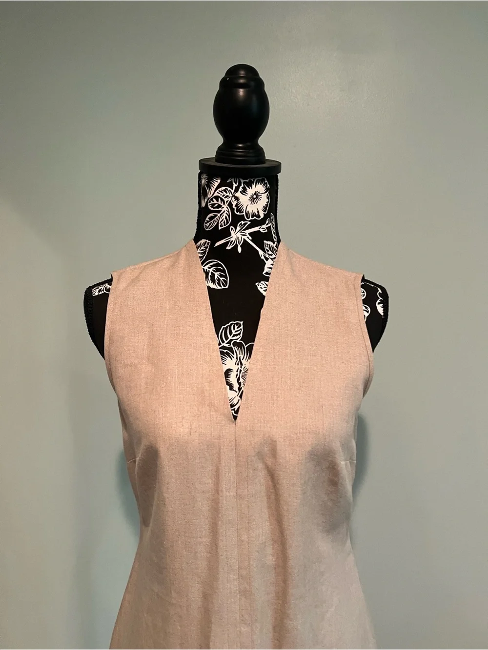 Morgan Le Faye vintage Sleeveless V-Neck linen in Neutral Beige circa 1990